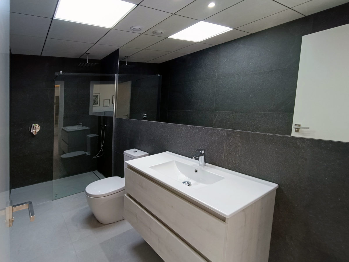 BATH 2 1200x901