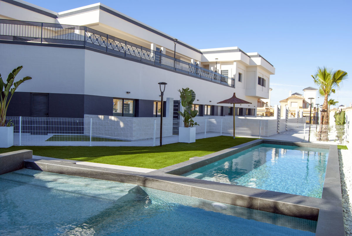 EXTERIOR Cover Lo Crispin